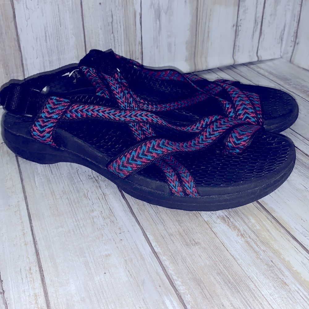 AIRWALK AZTEC STRAPY SANDALS SIZE 7
